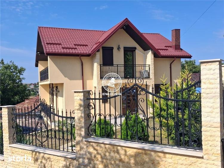 Casă cu 5 camere cu Teren 500 Mp în Lețcani