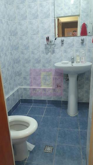 Apartament cu 4 camere semidecomandat în Berceni