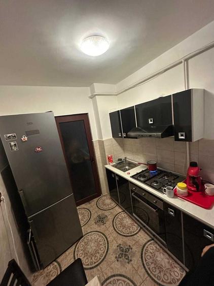 Apartament cu 3 camere semidecomandat în Micro 17