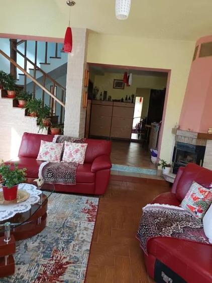Casă cu Teren 698 Mp în Albert