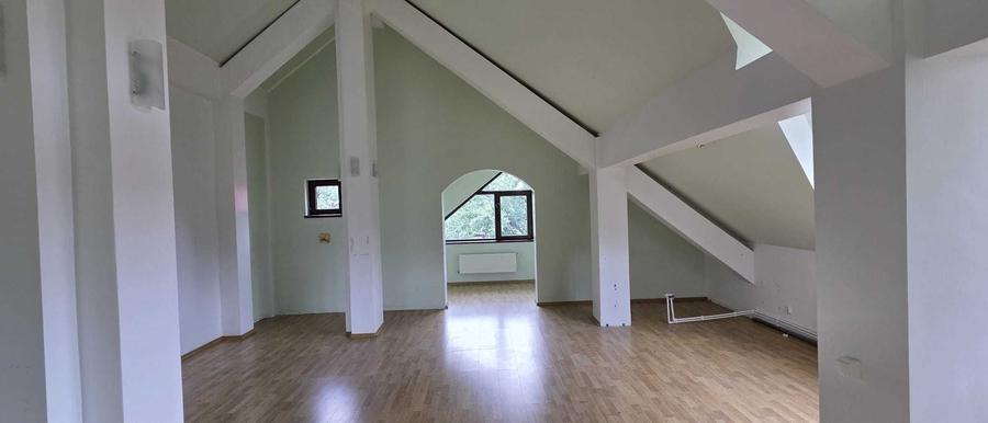 Casă cu 4 camere decomandat cu Teren 1318 Mp în Bucium