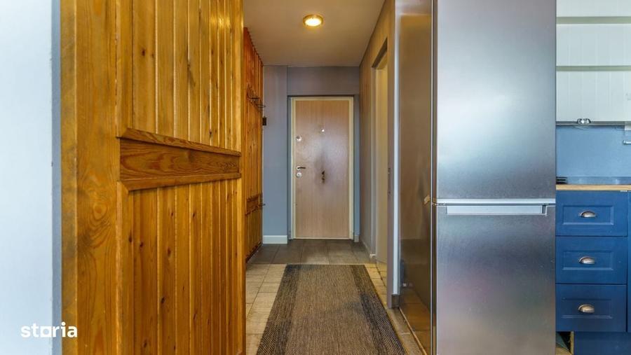 Apartament cu 3 camere semidecomandat în Borhanci