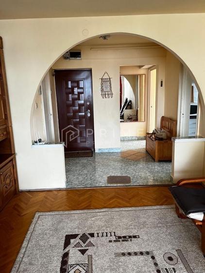 Apartament cu 3 camere decomandat în Dâmbu Pietros