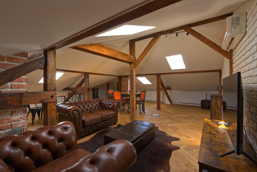 Apartament cu 3 camere semidecomandat în Aviatorilor