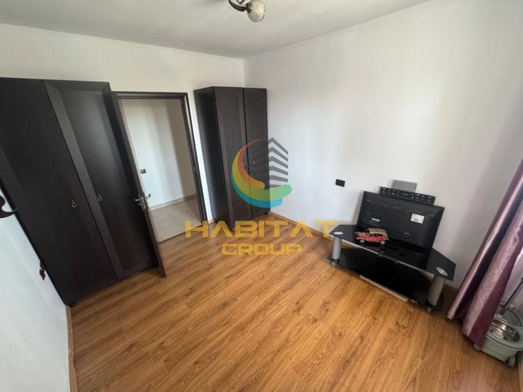 Apartament cu 3 camere semidecomandat, mobilat în P-ța Victoriei