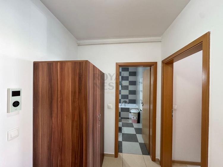 Apartament cu 2 camere decomandat în Tractorul