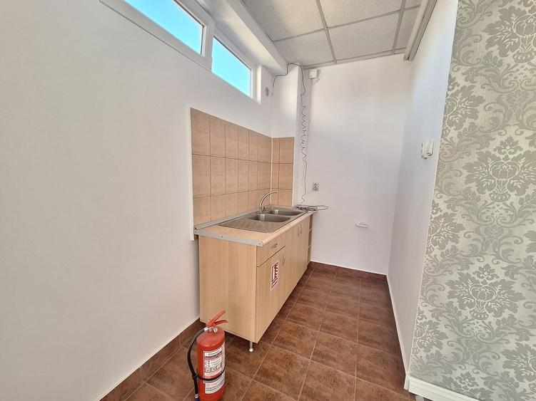 Birou, de 200 mp, în Central