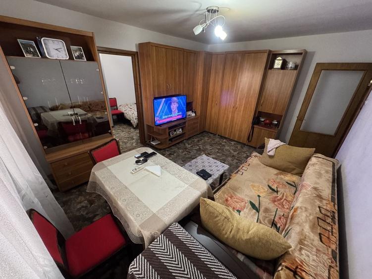 Apartament cu 2 camere semidecomandat, mobilat în Km 4-5