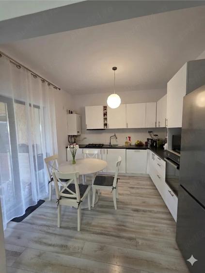 Casă cu 7 camere cu Teren 400 Mp în Vișan