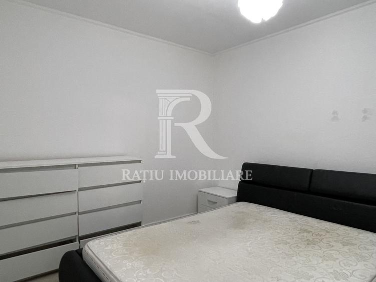 Apartament cu 3 camere semidecomandat, mobilat în Spitalul Județean