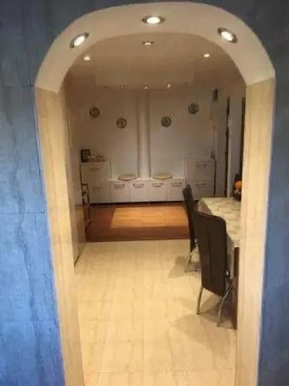 Apartament cu 3 camere decomandat în Școlilor