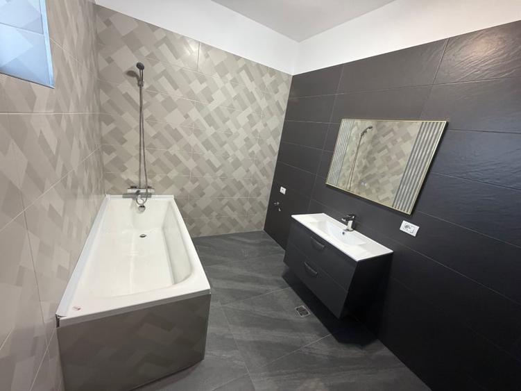 Casă individuală cu 4 camere cu Canalizare în Central