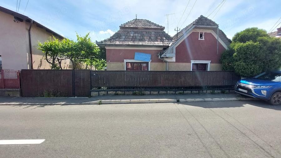 Casă cu 5 camere cu Teren 750 Mp în Central