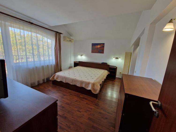 Casă cu 4 camere în Roșu