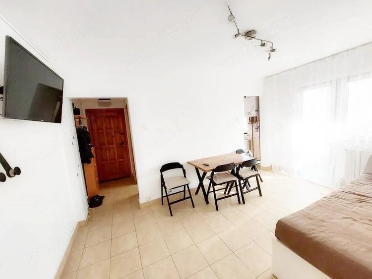 Apartament cu 3 camere semidecomandat, mobilat în Dacia