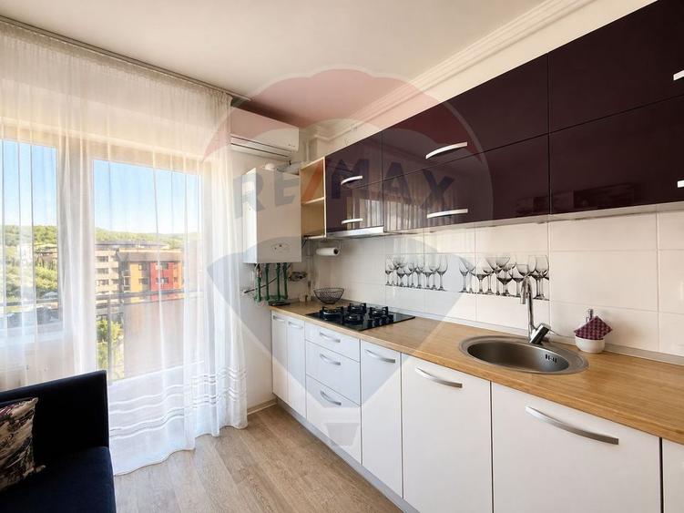 Apartament cu 3 camere de vânzare cu loc de parcare - 1