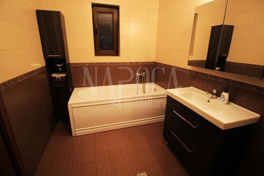 Apartament cu 4 camere semidecomandat în Florești