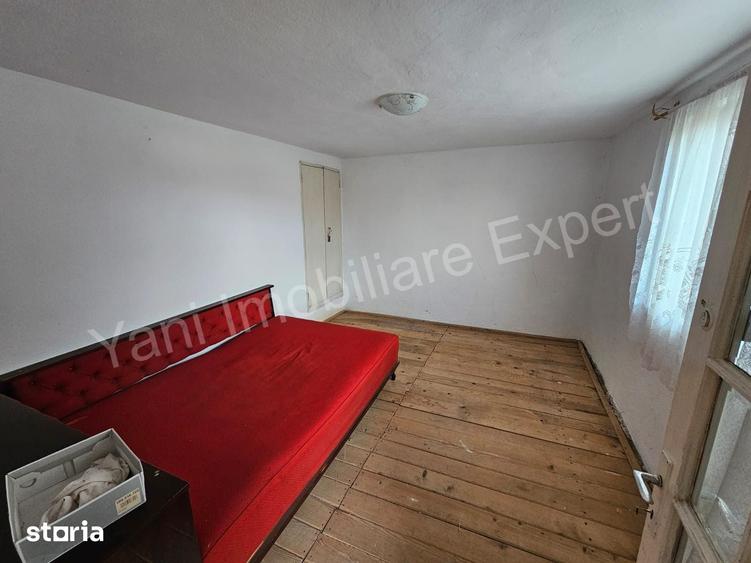 Casă cu 2 camere cu Teren 1589 Mp în Domnești