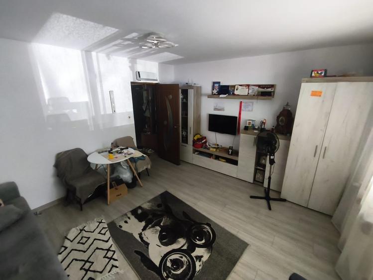Apartament cu 2 camere decomandat în Nicolina