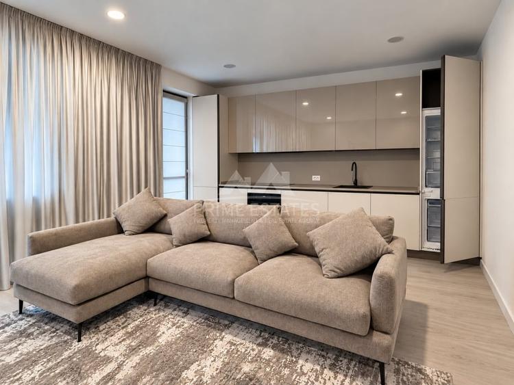 Apartament cu 3 camere semidecomandat, mobilat în Voluntari