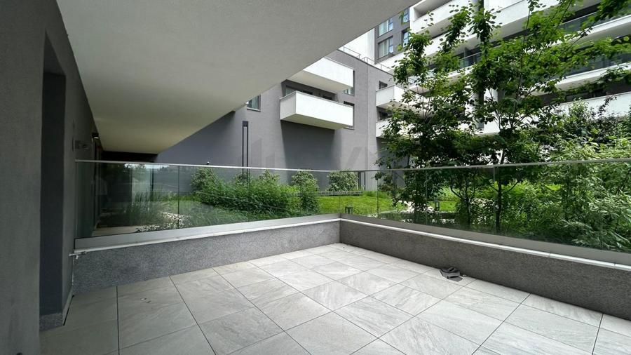 Apartament cu 3 camere decomandat în Barbu Văcărescu