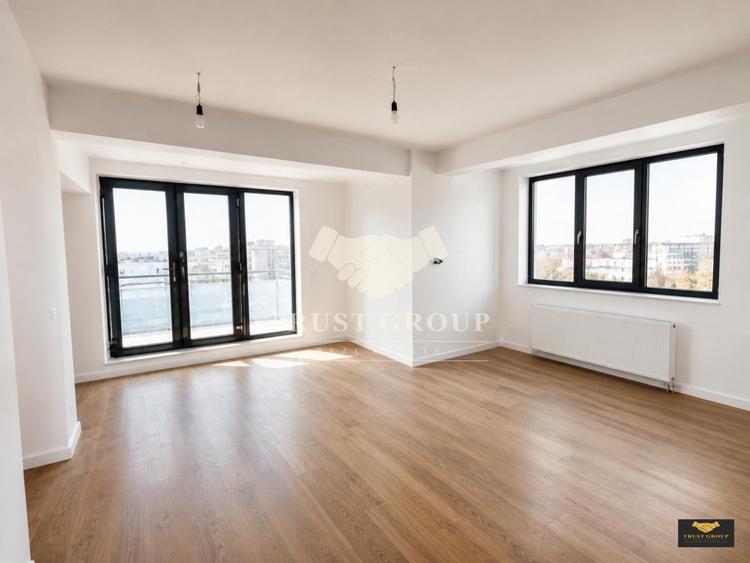 Penthouse cu 3 camere decomandat în Vatra Luminoasă
