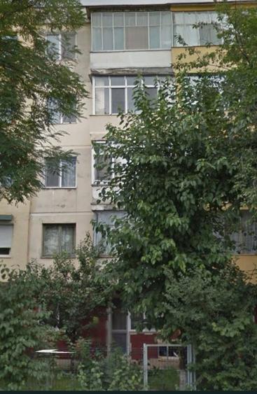Apartament cu 3 camere decomandat în Podu Roș