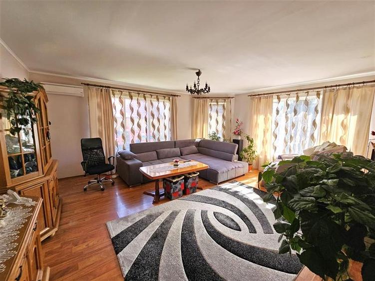Casă cu 3 camere cu Teren 1800 Mp în Petreu
