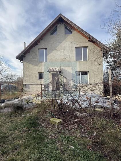 Casă individuală cu 5 camere cu Canalizare în Tărlungeni
