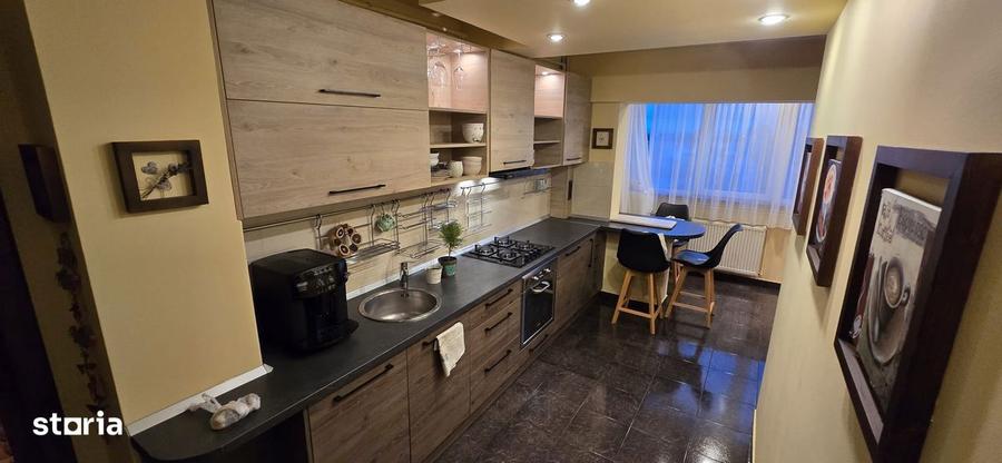 Apartament cu 3 camere decomandat în Astra