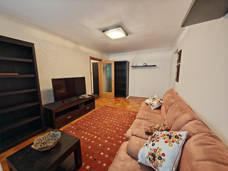 Apartament cu 3 camere semidecomandat, mobilat în Muncii