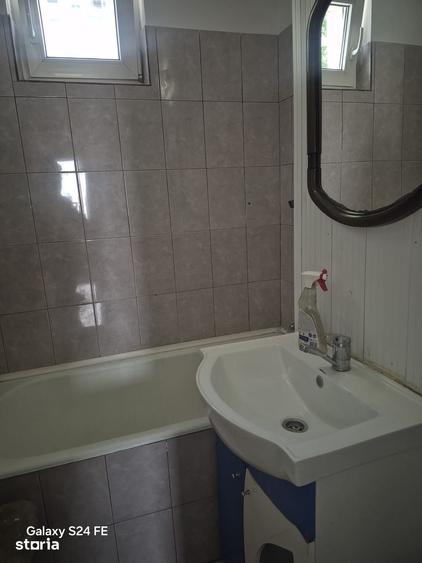 Apartament cu 3 camere în Dumbrava