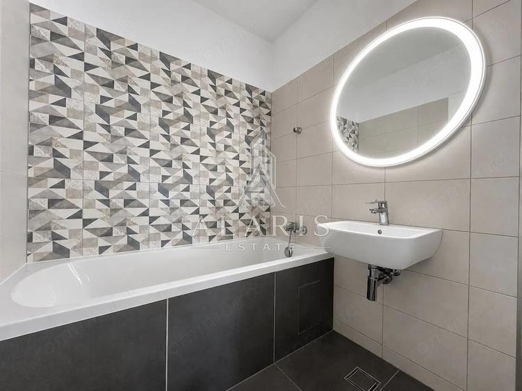 Apartament cu 3 camere semidecomandat în Badea Cârțan