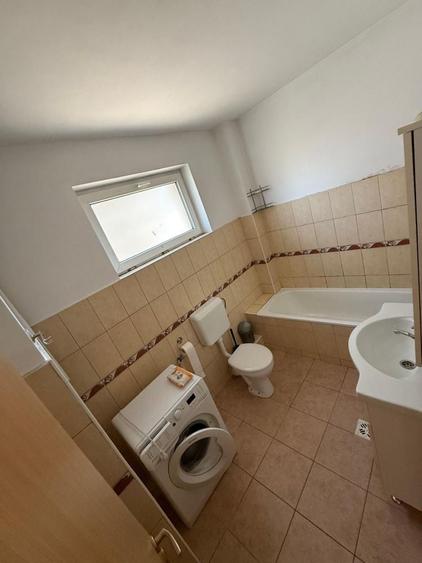 Apartament cu 3 camere decomandat în Dâmbul Rotund