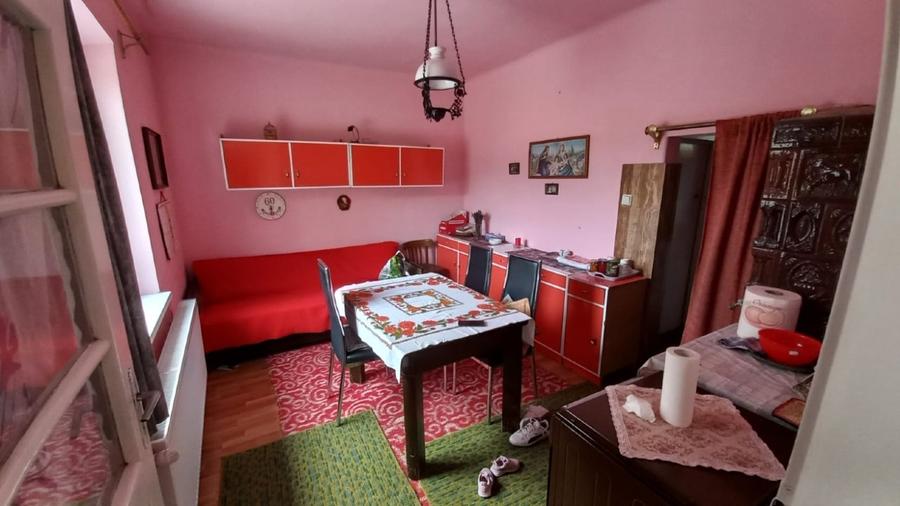 Casă individuală cu 2 camere cu Teren 1100 Mp în Central