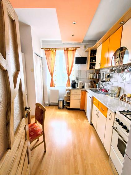Apartament cu 3 camere decomandat în Central