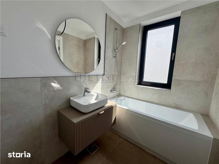 Casă cu 4 camere cu Teren 100 Mp în Central