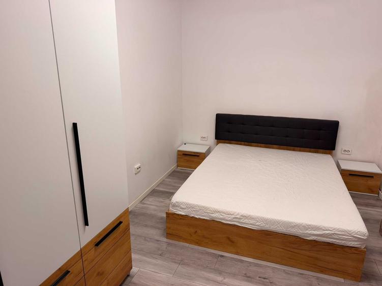 Apartament cu 2 camere semidecomandat în Florești
