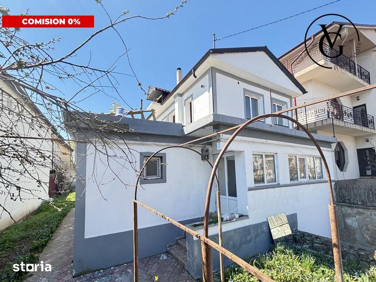 Casă cu 6 camere semidecomandat cu Teren 327 Mp în Central