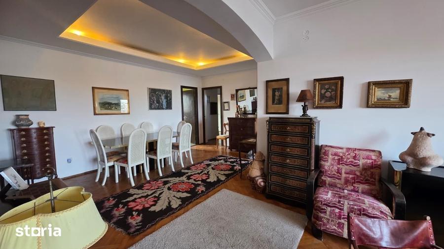 Apartament cu 3 camere în Centrul Istoric