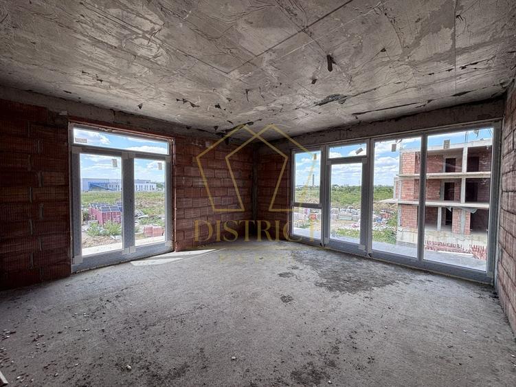 Apartament cu 4 camere decomandat în Buziașului