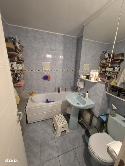 Apartament cu 3 camere decomandat, mobilat în Galata