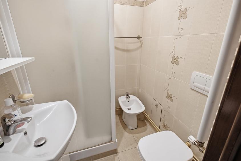 Apartament cu 3 camere semidecomandat în Ultracentral
