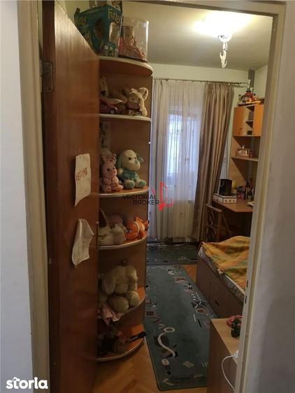 Apartament cu 3 camere decomandat, mobilat în Basarab