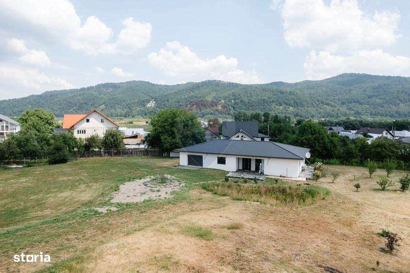 Casă cu 4 camere în Vânători-Neamț