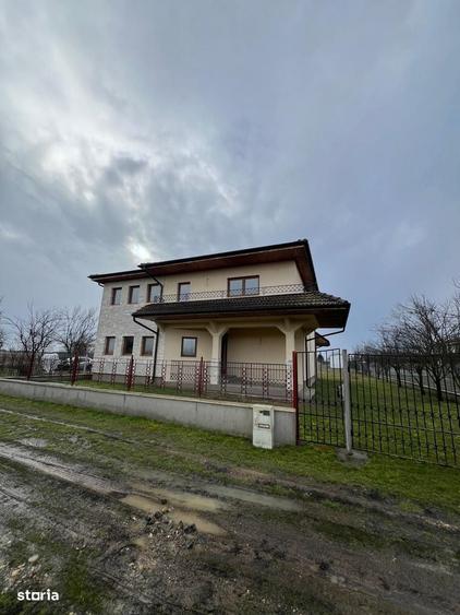 Casă cu 4 camere în Central