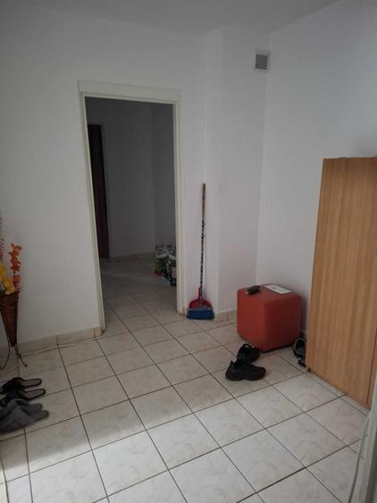 Apartament cu 3 camere decomandat în Exterior Vest