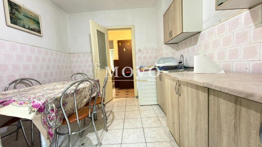 Apartament cu 4 camere decomandat, mobilat în Dâmbovița