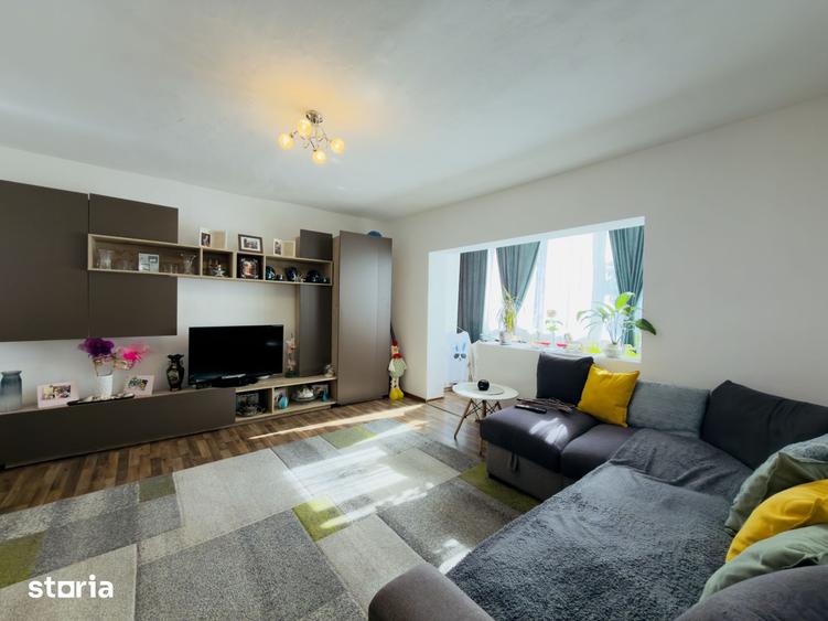 Apartament cu 3 camere decomandat în Est