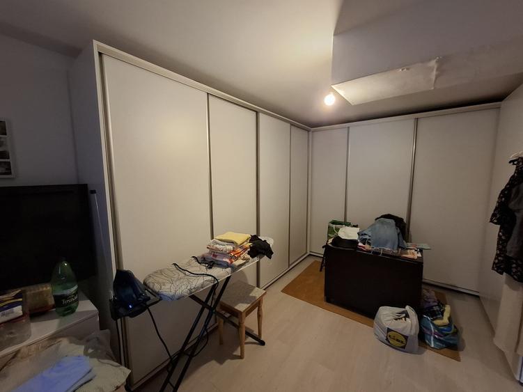 Apartament cu 4 camere decomandat, mobilat în Poarta 6